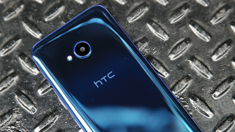 The U11 Life is pretty, but it’s also a fingerprint magnet.
